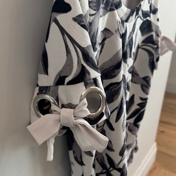 Cleo Monochrome Leaf Print Blouse - Picture 3 of 7